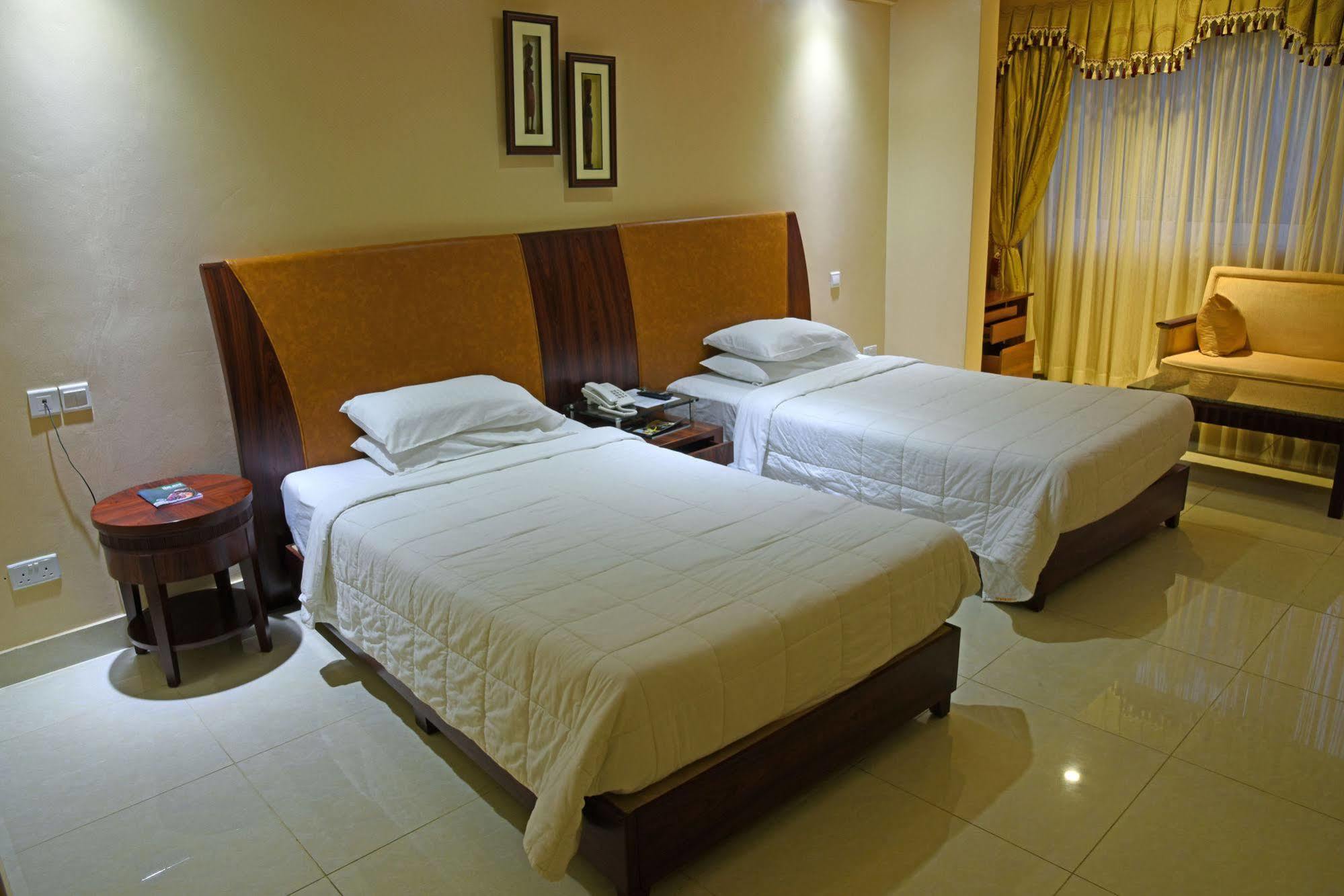 Imperial Golf View Hotel Ентеббе Екстер'єр фото